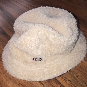 Reversible Champion bucket hat